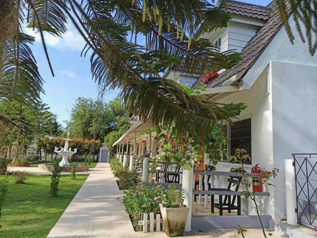 Charisma Resort Suan Phueng Luaran gambar